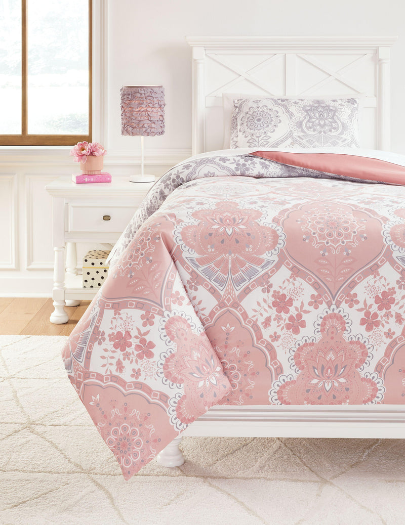 Avaleigh - Comforter Set