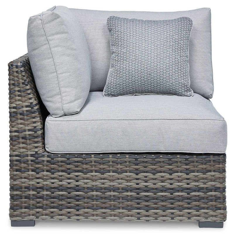 Harbor Court - Corner With Cushion (2/cn)