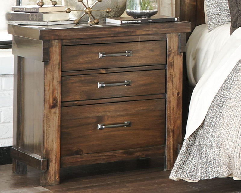 Lakeleigh - hree Drawer Night Stand