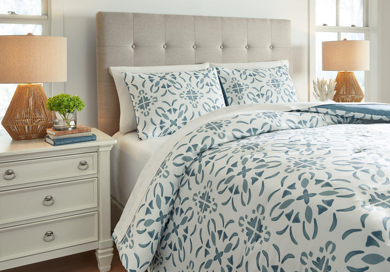 Adason Blue/White King Comforter Set