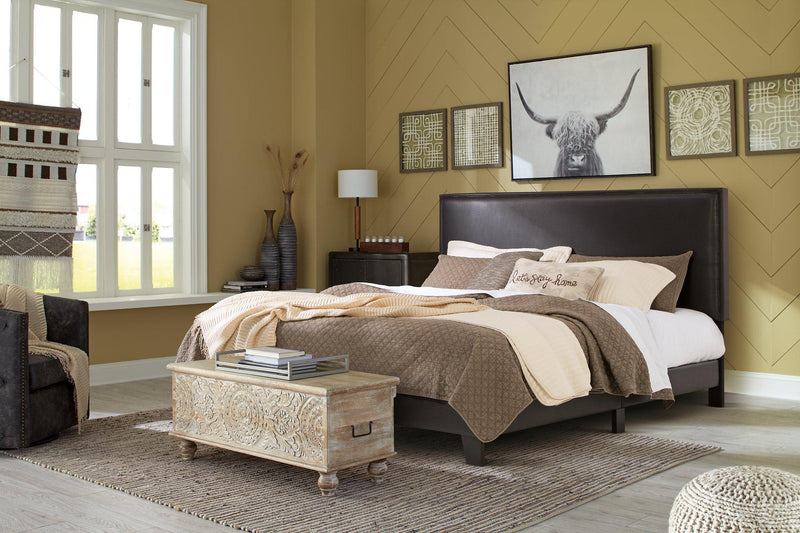 Mesling - Upholstered Bed