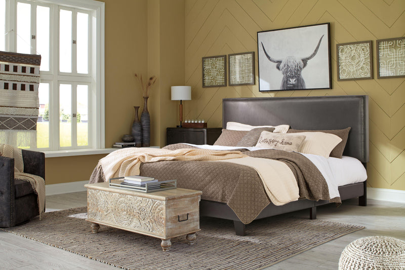 Mesling - Upholstered Bed